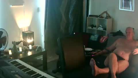 goldyguy011 online show from December 1, 2025, 3:00 am