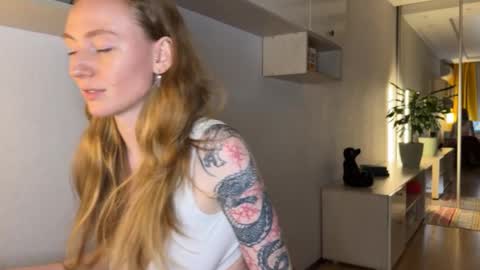 Snapshot of good__choice chatting on November 19, 2025, 4:51 pm Polly online show from November 19, 2025, 4:51 pm