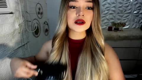 Snapshot of gorgeousamandarose chatting on October 19, 2025, 8:42 pm Amanda rose online show from October 19, 2025, 8:42 pm