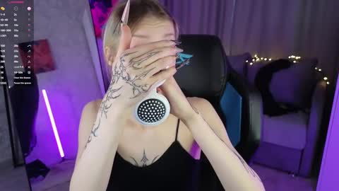 Snapshot of goth__tv chatting on October 21, 2025, 9:43 am Violeta online show from October 21, 2025, 9:43 am