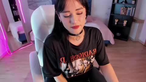 Snapshot of goth_alice chatting on November 20, 2025, 7:24 pm Alice online show from November 20, 2025, 7:24 pm