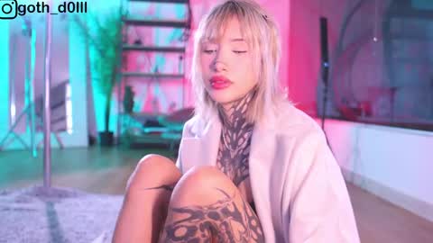 Snapshot of goth_dolll chatting on February 24, 2025, 10:14 pm sophie Special celebration a the beach 300k followers 3011 and 0112 online show from February 24, 2025, 10:14 pm