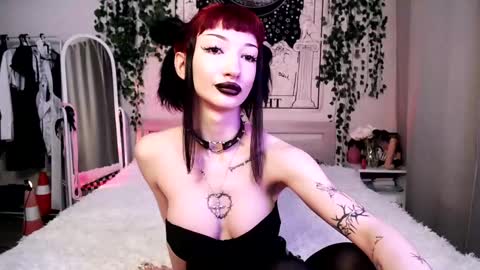 Snapshot of gothdesss chatting on February 9, 2025, 4:36 am online show from February 9, 2025, 4:36 am