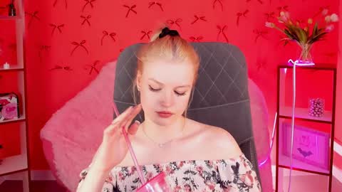 Snapshot of graceglamour chatting on January 22, 2025, 11:34 am Grace Glamour online show from January 22, 2025, 11:34 am