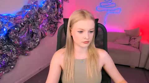 Snapshot of graceglamour chatting on December 14, 2025, 1:05 pm Grace Glamour online show from December 14, 2025, 1:05 pm