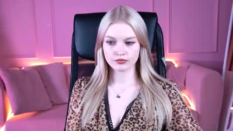 Snapshot of graceglamour chatting on December 15, 2025, 1:15 pm Grace Glamour online show from December 15, 2025, 1:15 pm