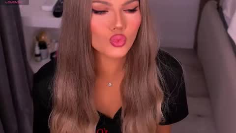 Snapshot of gracianelee chatting on October 3, 2025, 2:58 pm Grace online show from October 3, 2025, 2:58 pm