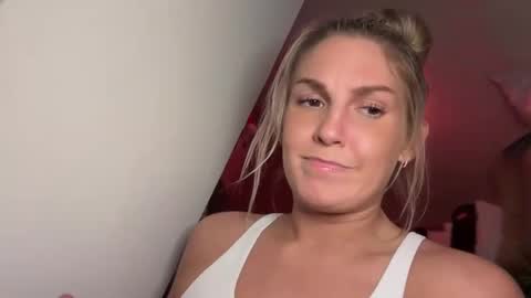 Snapshot of graciemae_baexx chatting on December 13, 2024, 12:09 am Gracie Mae online show from December 13, 2024, 12:09 am