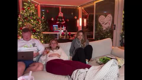 Snapshot of graciemae_baexx chatting on December 18, 2024, 1:48 am Gracie Mae online show from December 18, 2024, 1:48 am