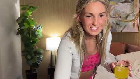 Snapshot of graciemae_baexx chatting on December 31, 2024, 10:23 pm Gracie Mae online show from December 31, 2024, 10:23 pm