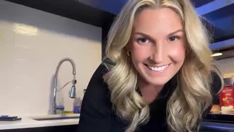 Snapshot of graciemae_baexx chatting on January 10, 2025, 9:10 pm Gracie Mae online show from January 10, 2025, 9:10 pm