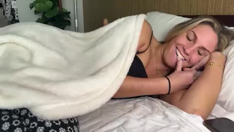 Snapshot of graciemae_baexx chatting on January 25, 2025, 4:35 pm Gracie Mae online show from January 25, 2025, 4:35 pm