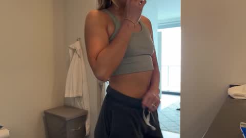 Snapshot of graciemae_baexx chatting on February 19, 2025, 4:55 pm Gracie Mae online show from February 19, 2025, 4:55 pm