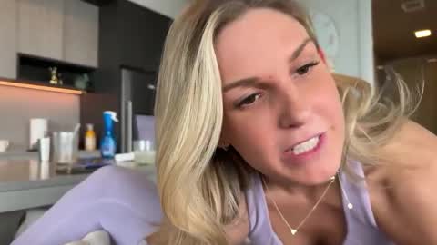 Snapshot of graciemae_baexx chatting on February 27, 2025, 9:25 pm Gracie Mae online show from February 27, 2025, 9:25 pm