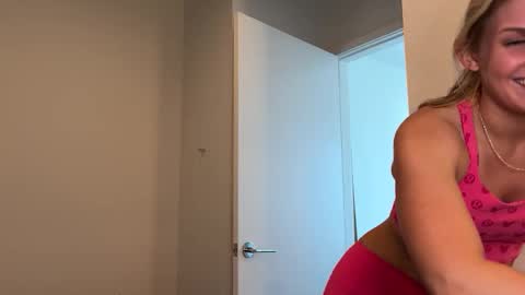 Snapshot of graciemae_baexx chatting on March 6, 2025, 5:22 pm Gracie Mae online show from March 6, 2025, 5:22 pm