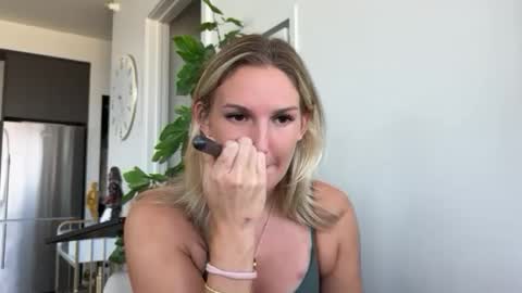 Snapshot of graciemae_baexx chatting on September 17, 2025, 5:25 pm Gracie Mae online show from September 17, 2025, 5:25 pm