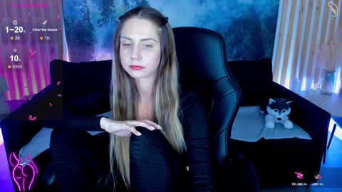 Snapshot of graycewild chatting on December 9, 2024, 11:26 am GrayceWild online show from December 9, 2024, 11:26 am