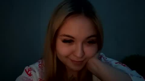 Snapshot of green_eyes_twinkl chatting on February 2, 2025, 7:35 pm Lina 3 online show from February 2, 2025, 7:35 pm