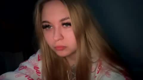 Snapshot of green_eyes_twinkl chatting on February 4, 2025, 9:41 pm Lina 3 online show from February 4, 2025, 9:41 pm