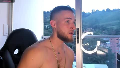 Snapshot of greeneyes_col chatting on January 30, 2025, 10:51 pm Juan online show from January 30, 2025, 10:51 pm