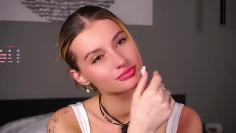 Snapshot of greengazon chatting on November 17, 2025, 1:06 pm Kelly online show from November 17, 2025, 1:06 pm