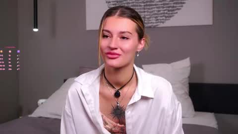 Snapshot of greengazon chatting on November 23, 2025, 1:44 pm Kelly online show from November 23, 2025, 1:44 pm