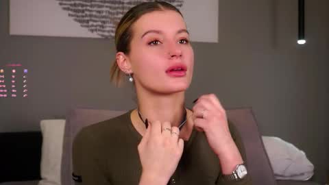 Snapshot of greengazon chatting on December 1, 2025, 1:27 pm Kelly online show from December 1, 2025, 1:27 pm