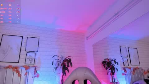   online show from October 21, 2025, 7:14 pm