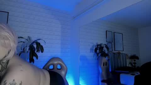   online show from October 27, 2025, 7:07 pm