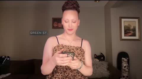 Snapshot of greenxxxqueen chatting on January 30, 2025, 6:35 am SexQueen Nikki online show from January 30, 2025, 6:35 am