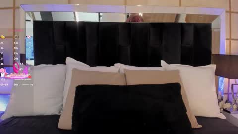 Greta Velvet  online show from October 26, 2025, 2:12 pm