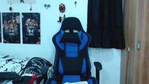 Snapshot of griego01 chatting on February 25, 2025, 11:00 pm griego01 online show from February 25, 2025, 11:00 pm