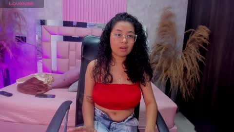 Snapshot of griselle_rousse chatting on October 17, 2025, 7:27 pm online show from October 17, 2025, 7:27 pm