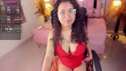 Snapshot of griselle_rousse chatting on October 19, 2025, 4:18 pm online show from October 19, 2025, 4:18 pm