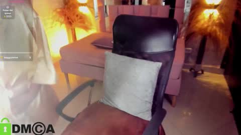 Snapshot of griselle_rousse chatting on November 14, 2025, 9:46 pm online show from November 14, 2025, 9:46 pm