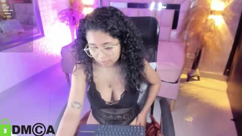 Snapshot of griselle_rousse chatting on November 19, 2025, 8:42 pm online show from November 19, 2025, 8:42 pm