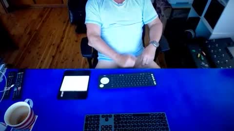 guesswhatigot2 online show from October 25, 2025, 2:30 am