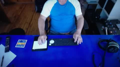 guesswhatigot2 online show from November 16, 2025, 1:44 am