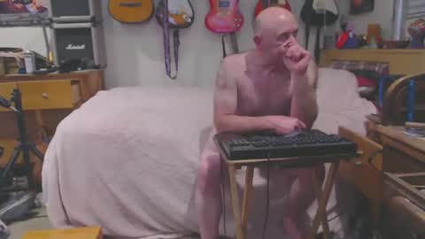 Snapshot of guitarsexgod chatting on February 10, 2025, 2:05 pm Mario online show from February 10, 2025, 2:05 pm