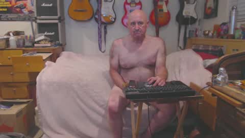 Snapshot of guitarsexgod chatting on February 18, 2025, 3:42 am Mario online show from February 18, 2025, 3:42 am