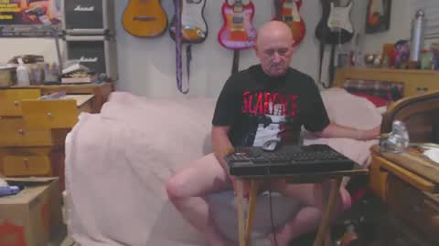 Snapshot of guitarsexgod chatting on February 18, 2025, 6:48 am Mario online show from February 18, 2025, 6:48 am