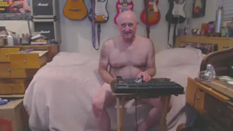 Snapshot of guitarsexgod chatting on February 19, 2025, 2:01 am Mario online show from February 19, 2025, 2:01 am