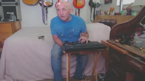 Snapshot of guitarsexgod chatting on February 27, 2025, 7:26 pm Mario online show from February 27, 2025, 7:26 pm