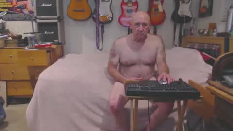 Snapshot of guitarsexgod chatting on March 5, 2025, 10:44 am Mario online show from March 5, 2025, 10:44 am