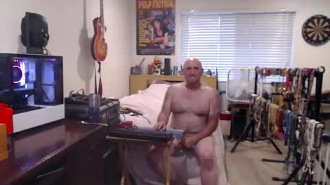 Snapshot of guitarsexgod chatting on October 19, 2025, 3:56 pm Mario online show from October 19, 2025, 3:56 pm