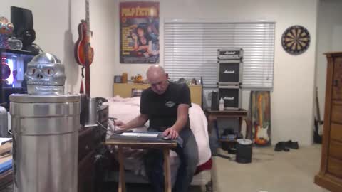 Snapshot of guitarsexgod chatting on December 17, 2025, 9:15 am Mario online show from December 17, 2025, 9:15 am