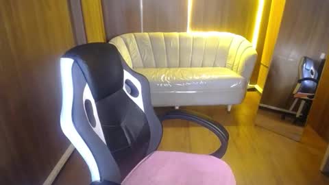 Snapshot of gumball_b chatting on November 20, 2025, 3:28 am gumball_b online show from November 20, 2025, 3:28 am