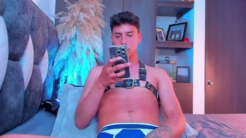 Snapshot of guy_twinks chatting on December 5, 2024, 8:22 pm Gabriel online show from December 5, 2024, 8:22 pm