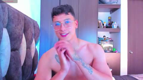 Snapshot of guy_twinks chatting on September 25, 2025, 1:42 am Gabriel online show from September 25, 2025, 1:42 am