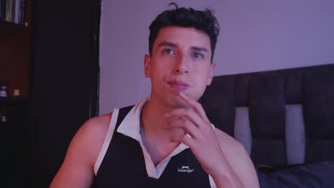 Snapshot of guy_twinks chatting on December 3, 2025, 9:35 pm Gabriel online show from December 3, 2025, 9:35 pm